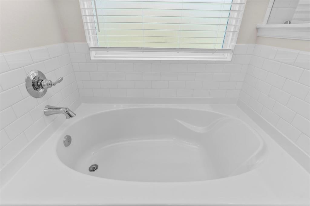 6227 Park Landing Drive, Baytown, Texas image 26