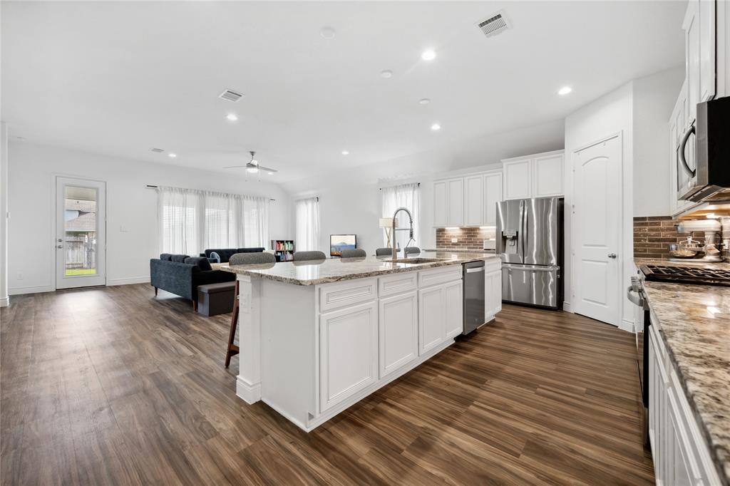 20170 Clear Ridge Lane, Montgomery, Texas image 7