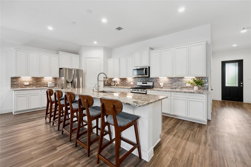 20170 Clear Ridge Lane, Montgomery, Texas image 6