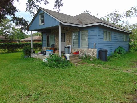 A home in Clute