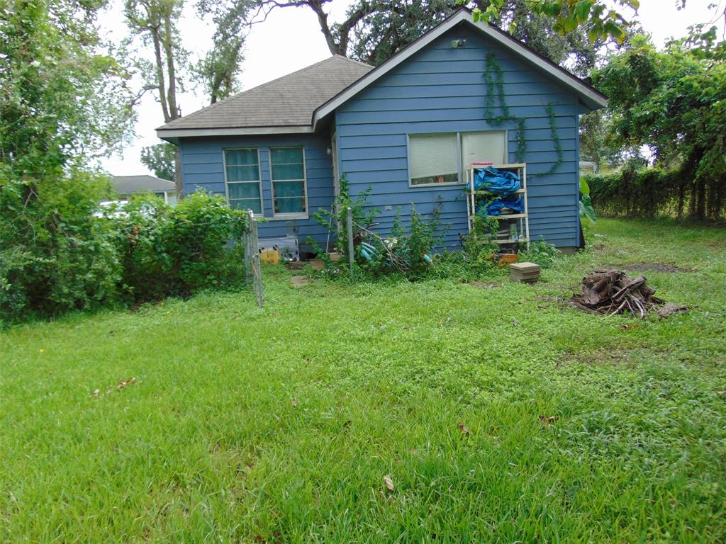 612 Whitten Street, Clute, Texas image 2