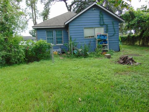 A home in Clute