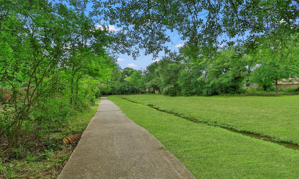 77 Crystal Lake Lane, The Woodlands, Texas image 41