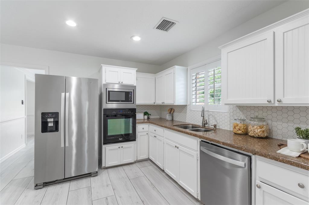 77 Crystal Lake Lane, The Woodlands, Texas image 16