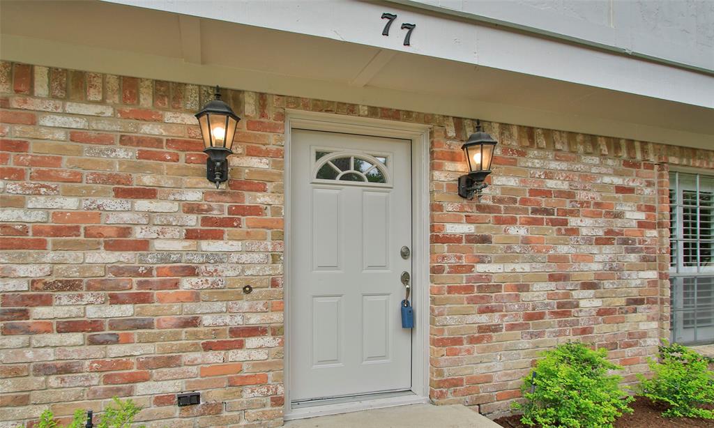 77 Crystal Lake Lane, The Woodlands, Texas image 3