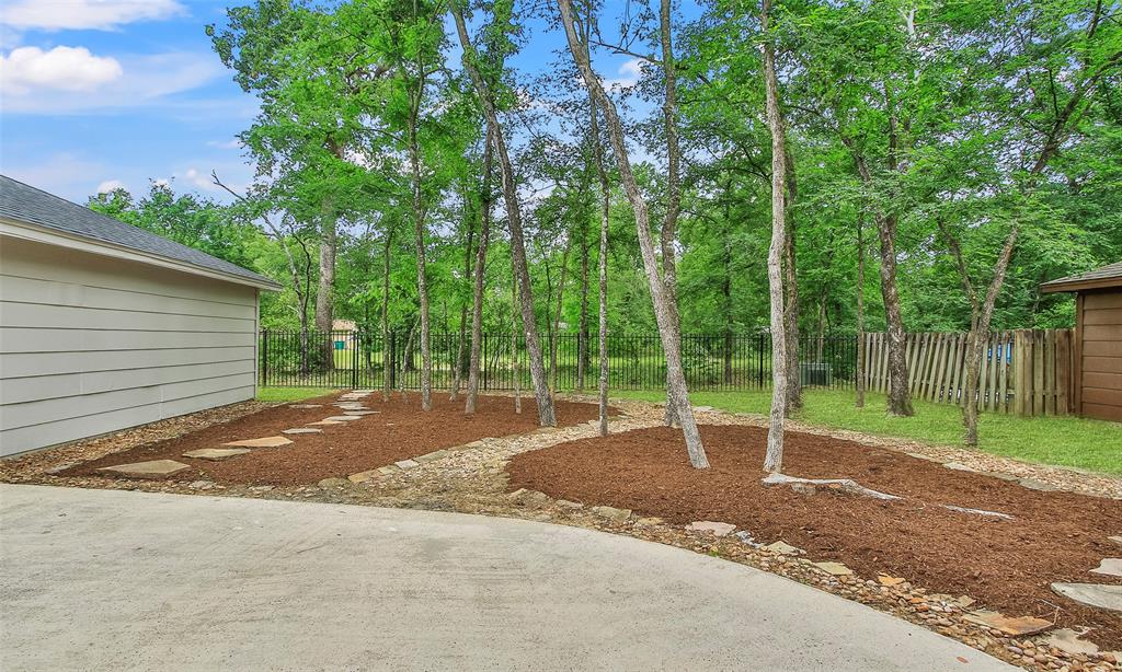 77 Crystal Lake Lane, The Woodlands, Texas image 36