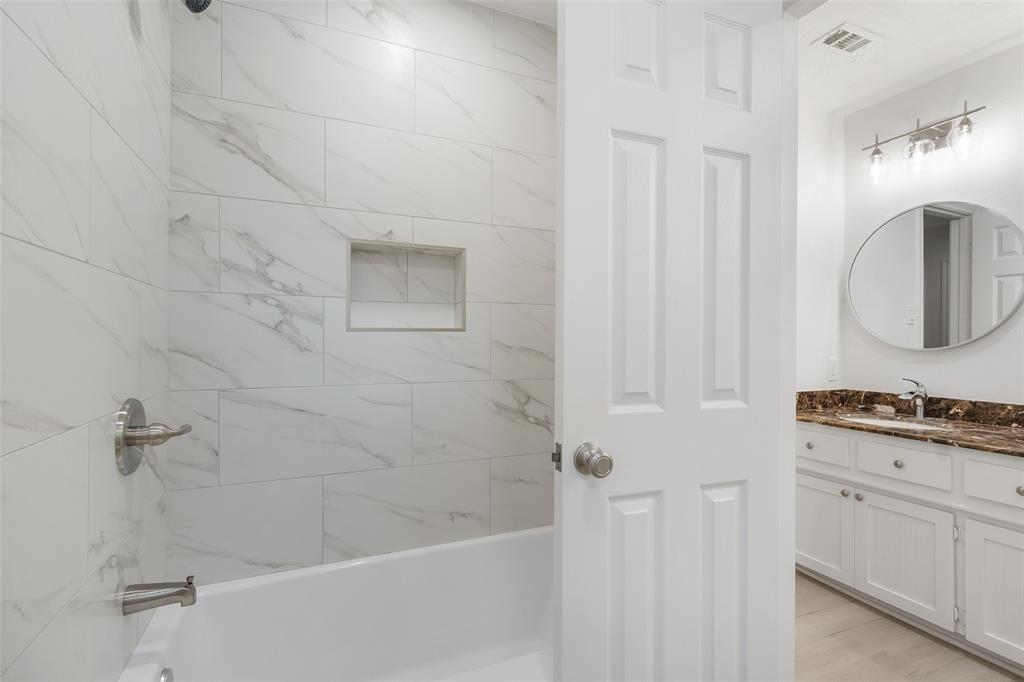 77 Crystal Lake Lane, The Woodlands, Texas image 30