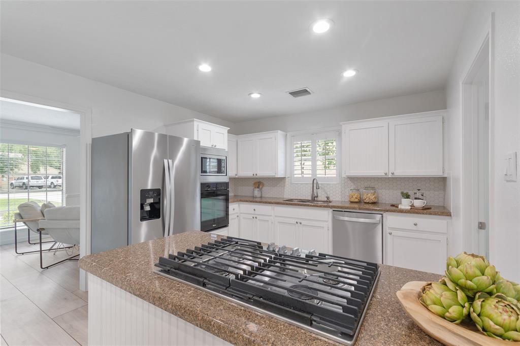77 Crystal Lake Lane, The Woodlands, Texas image 15