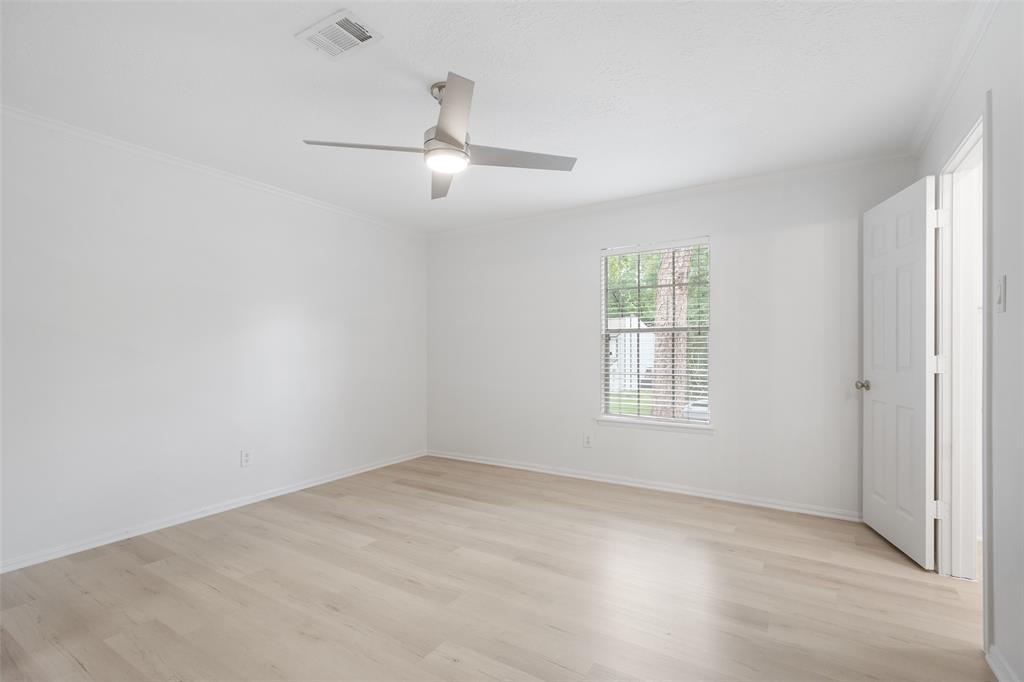 77 Crystal Lake Lane, The Woodlands, Texas image 18