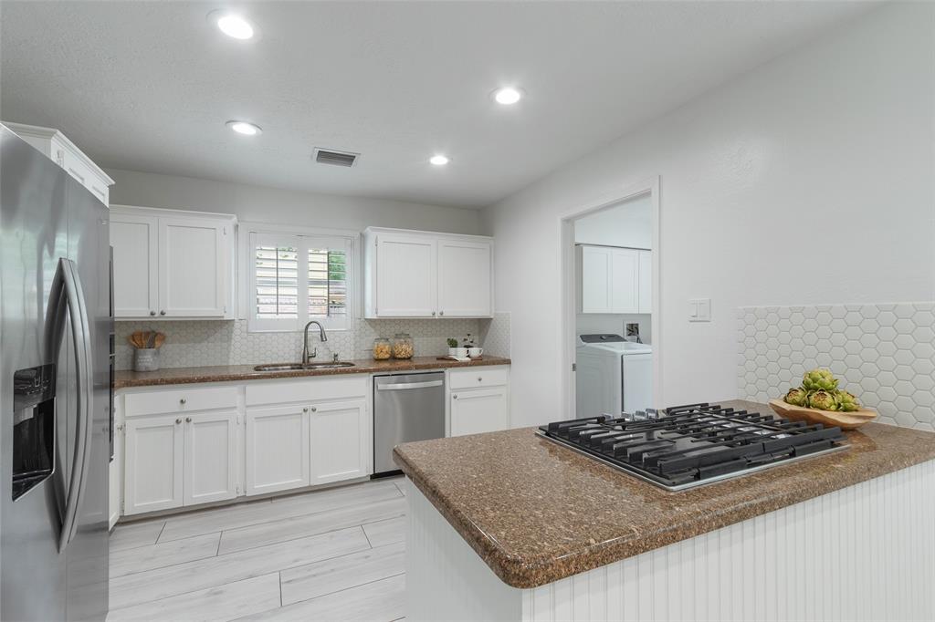 77 Crystal Lake Lane, The Woodlands, Texas image 14