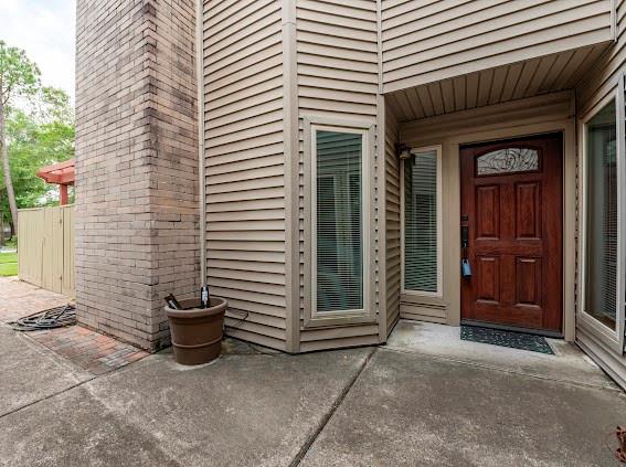 1365 Chardonnay Drive, Houston, Texas image 2