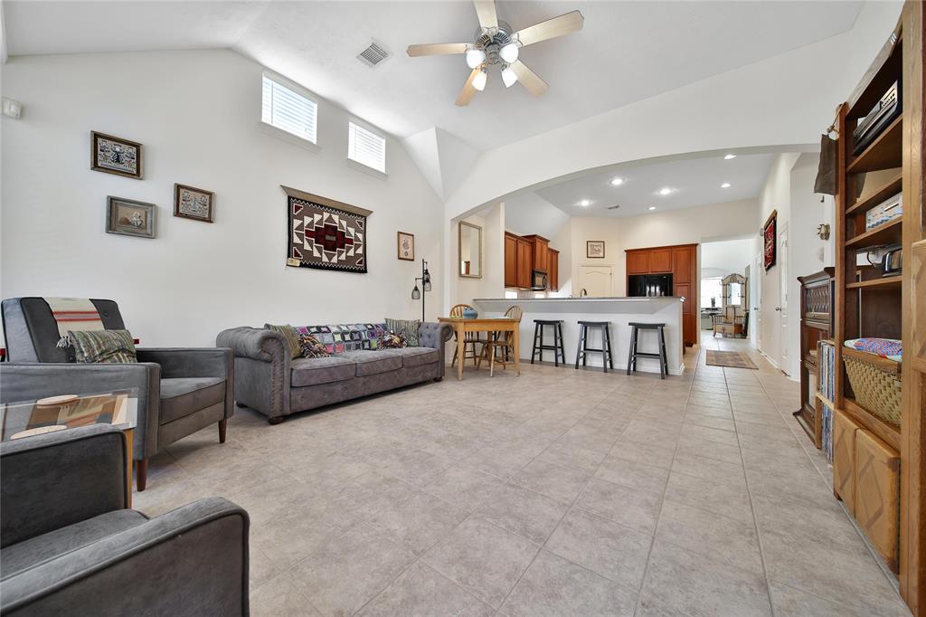 242 Whispering Ridge Terrace, Houston, Texas image 8