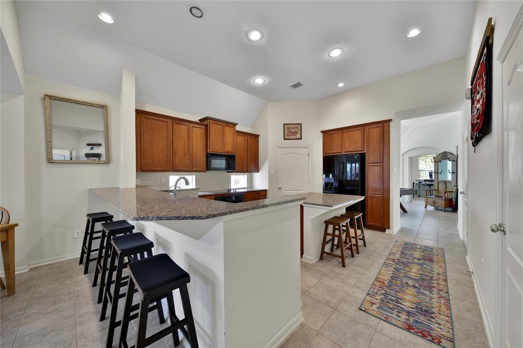 242 Whispering Ridge Terrace, Houston, Texas image 5