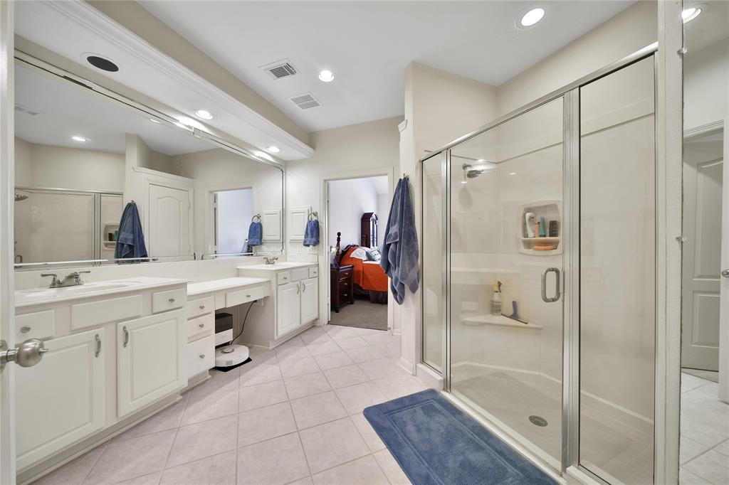 242 Whispering Ridge Terrace, Houston, Texas image 11