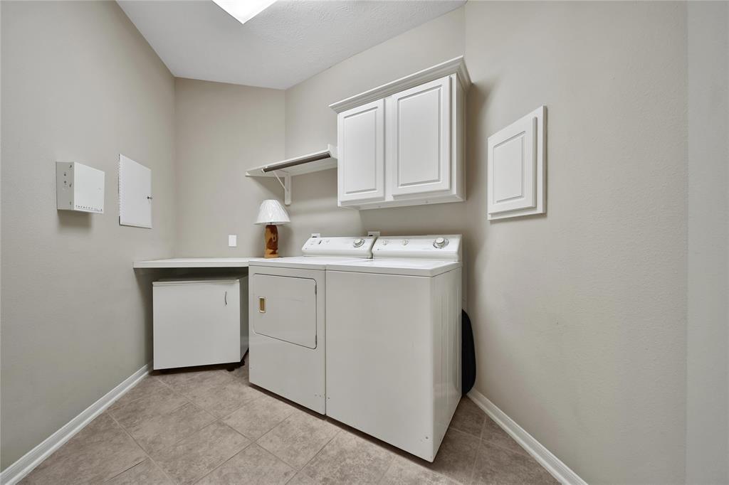 242 Whispering Ridge Terrace, Houston, Texas image 18