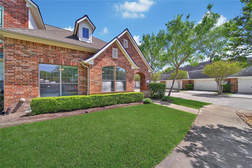 242 Whispering Ridge Terrace, Houston, Texas image 1
