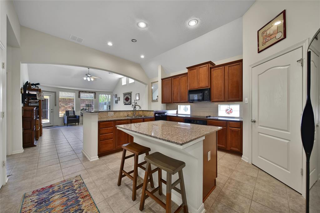 242 Whispering Ridge Terrace, Houston, Texas image 6