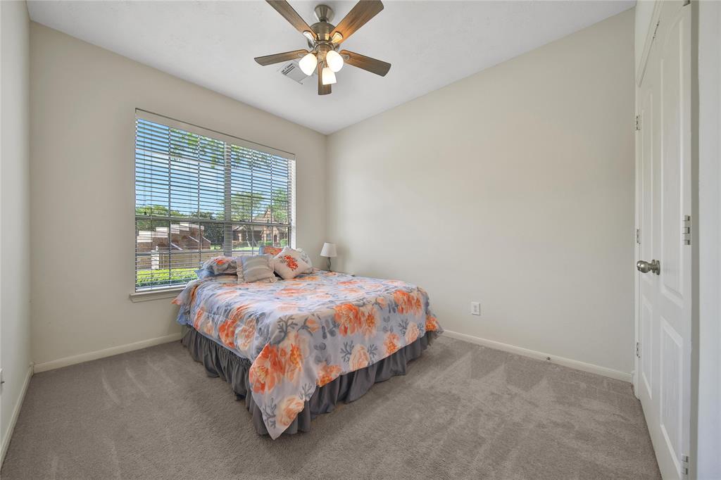 242 Whispering Ridge Terrace, Houston, Texas image 13