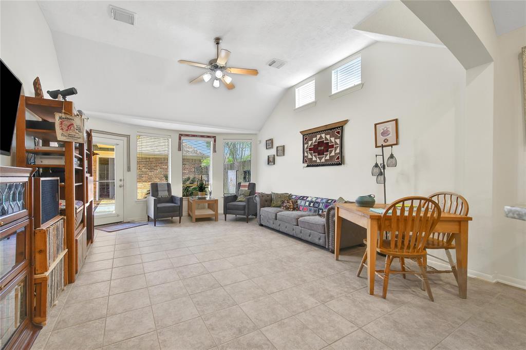 242 Whispering Ridge Terrace, Houston, Texas image 9