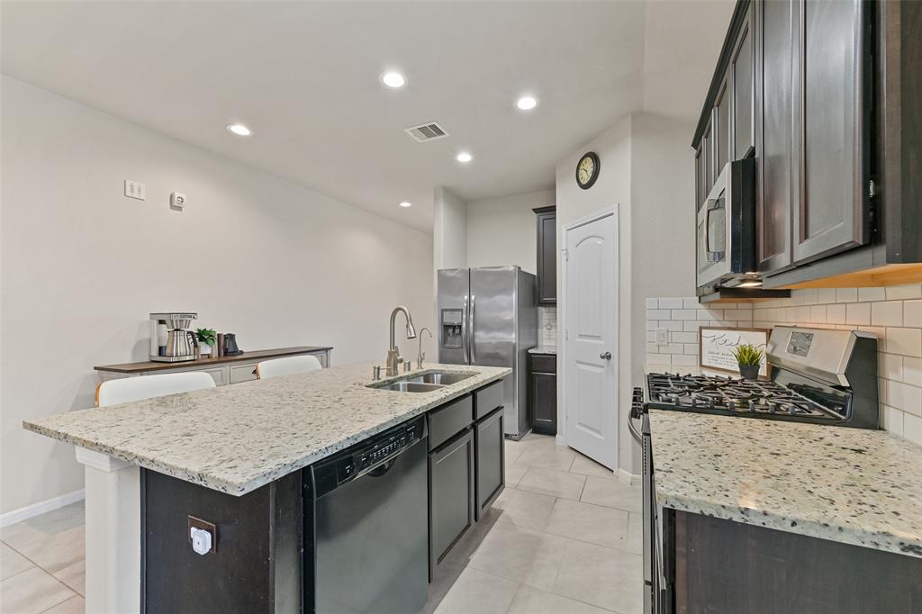327 Ashley Falls Lane, Rosharon, Texas image 5
