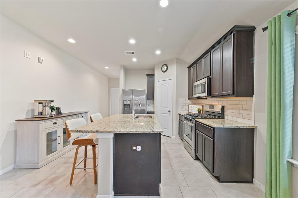 327 Ashley Falls Lane, Rosharon, Texas image 3