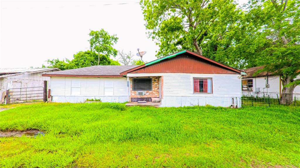 315 Kernohan Street, Crosby, Texas image 1
