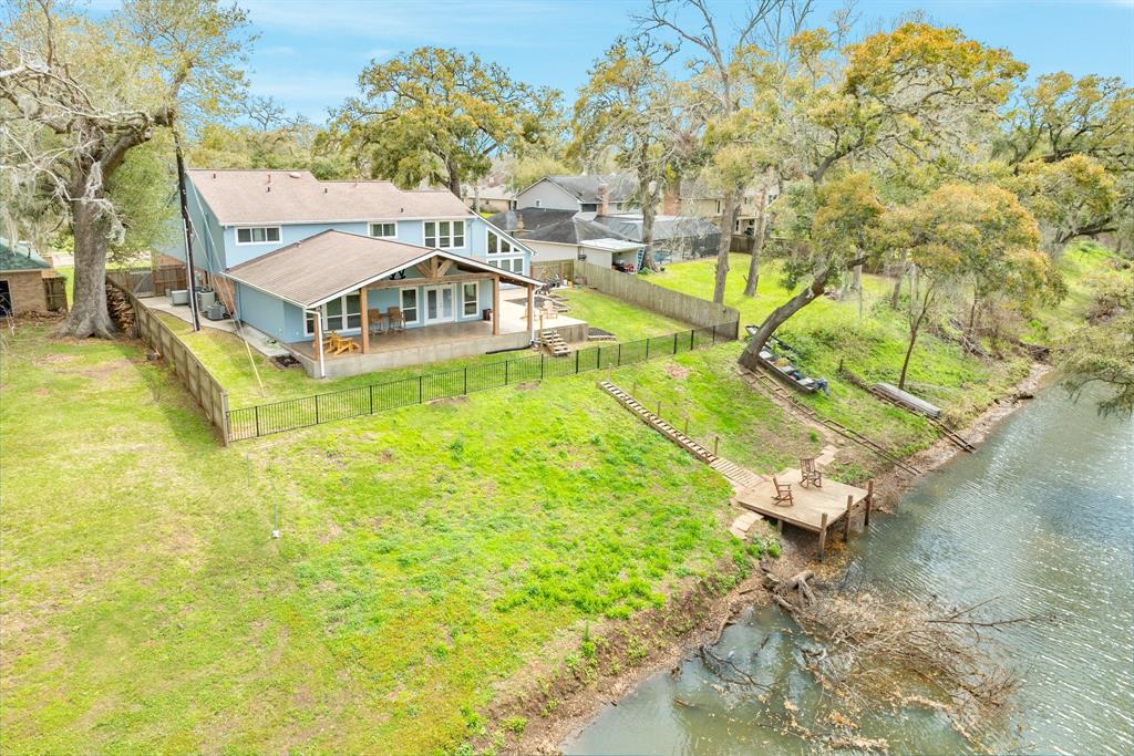 325 Huckleberry Drive, Lake Jackson, Texas image 8