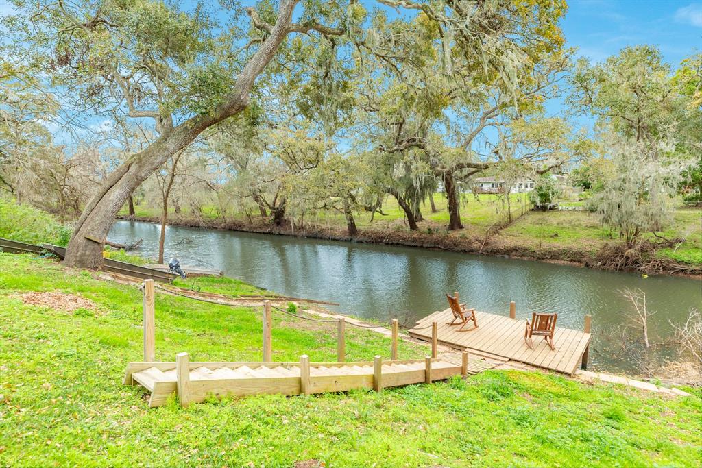 325 Huckleberry Drive, Lake Jackson, Texas image 6