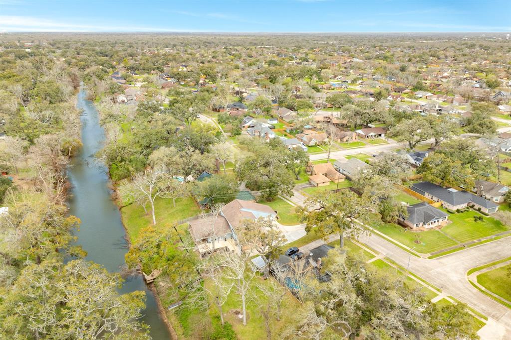 325 Huckleberry Drive, Lake Jackson, Texas image 44