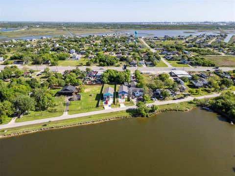 Photo of 4620 North Railroad Avenue, Hitchcock, TX 77563 (MLS # 10515323)