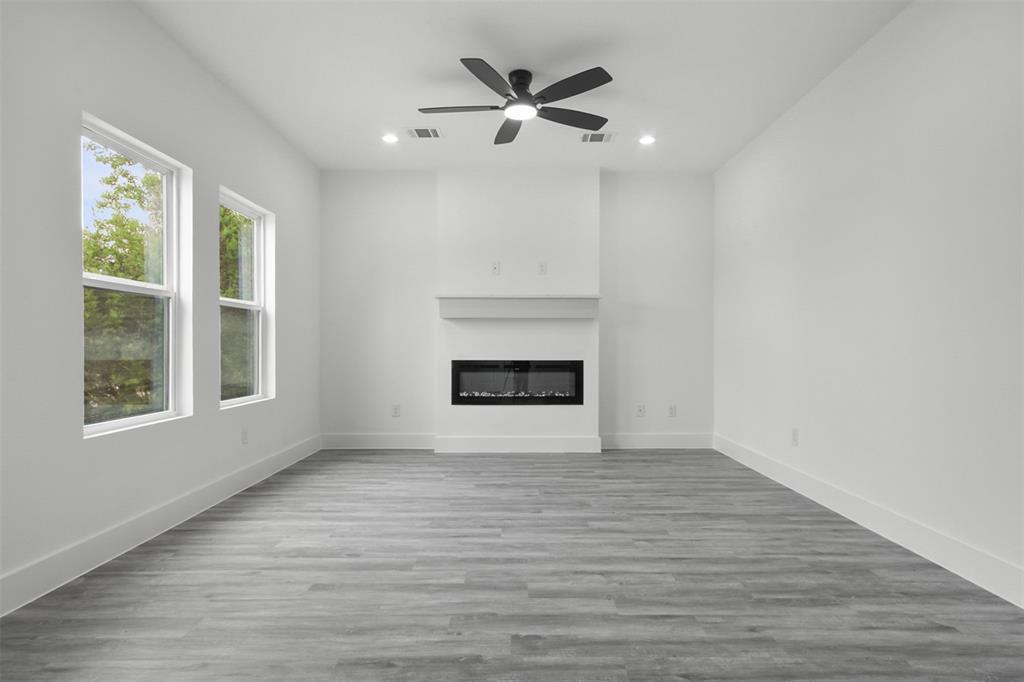 5848 Black Pine Circle, Granbury, Texas image 4