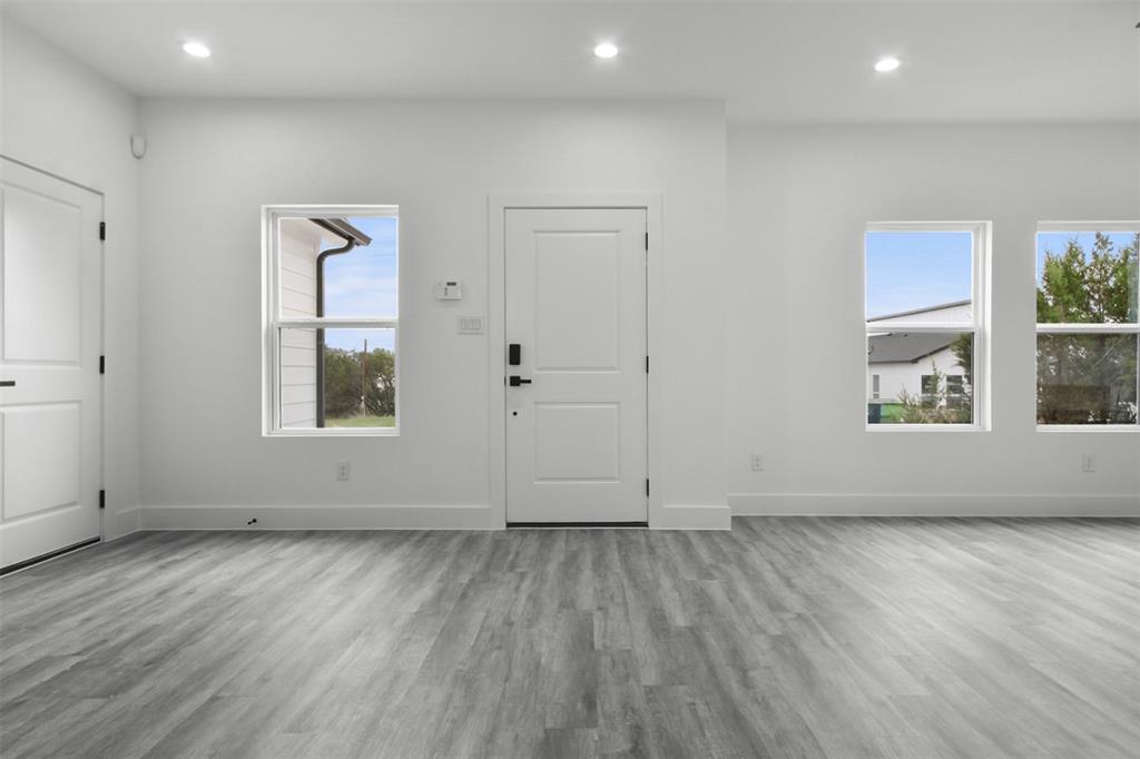 5848 Black Pine Circle, Granbury, Texas image 3