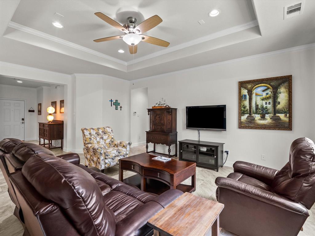 651 Tenuta Lane, League City, Texas image 10