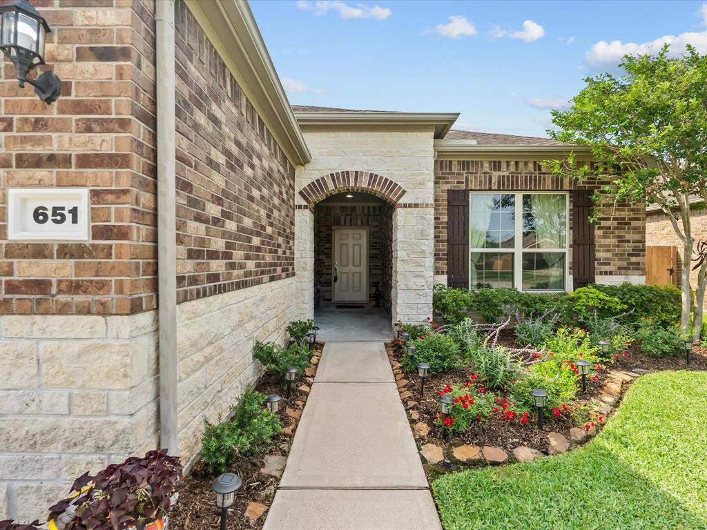 651 Tenuta Lane, League City, Texas image 2