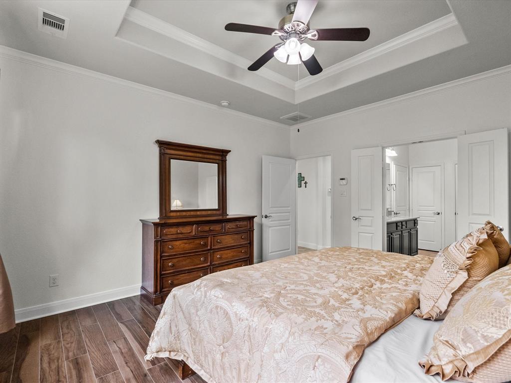 651 Tenuta Lane, League City, Texas image 17