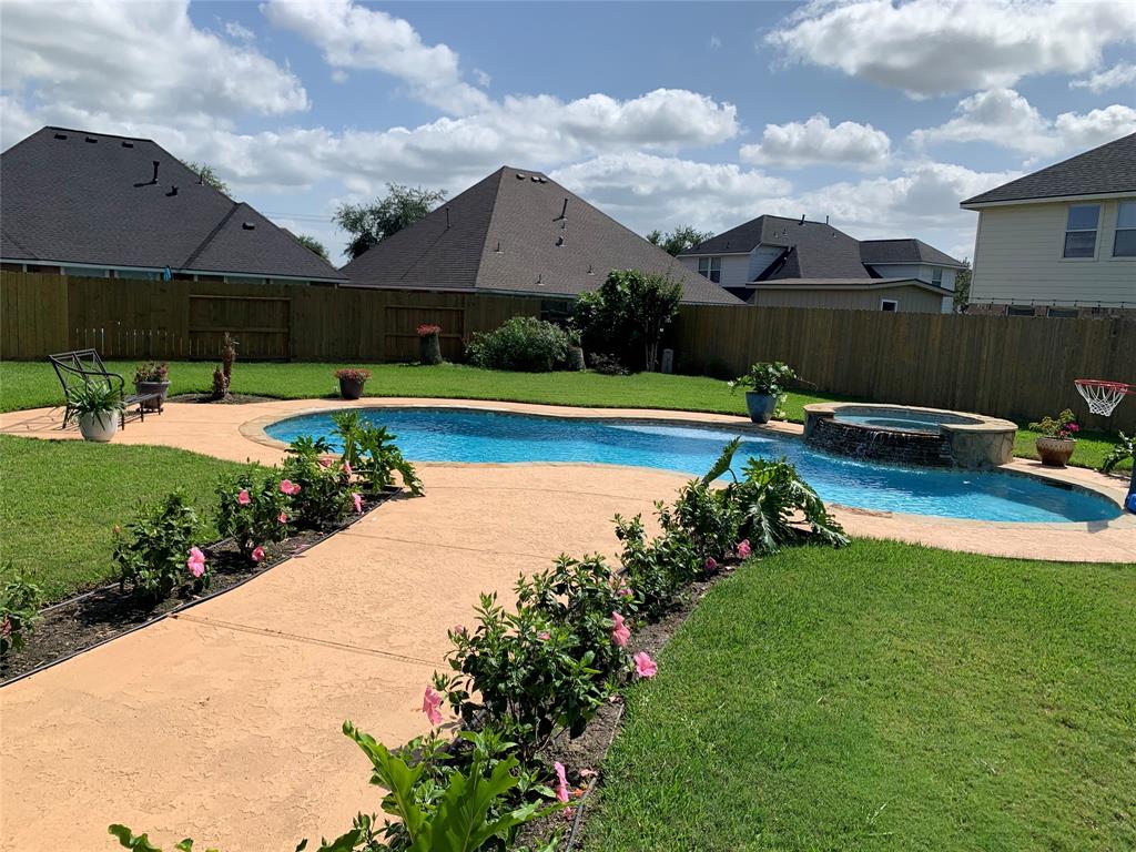 5004 Colmesneil Street, Pearland, Texas image 2