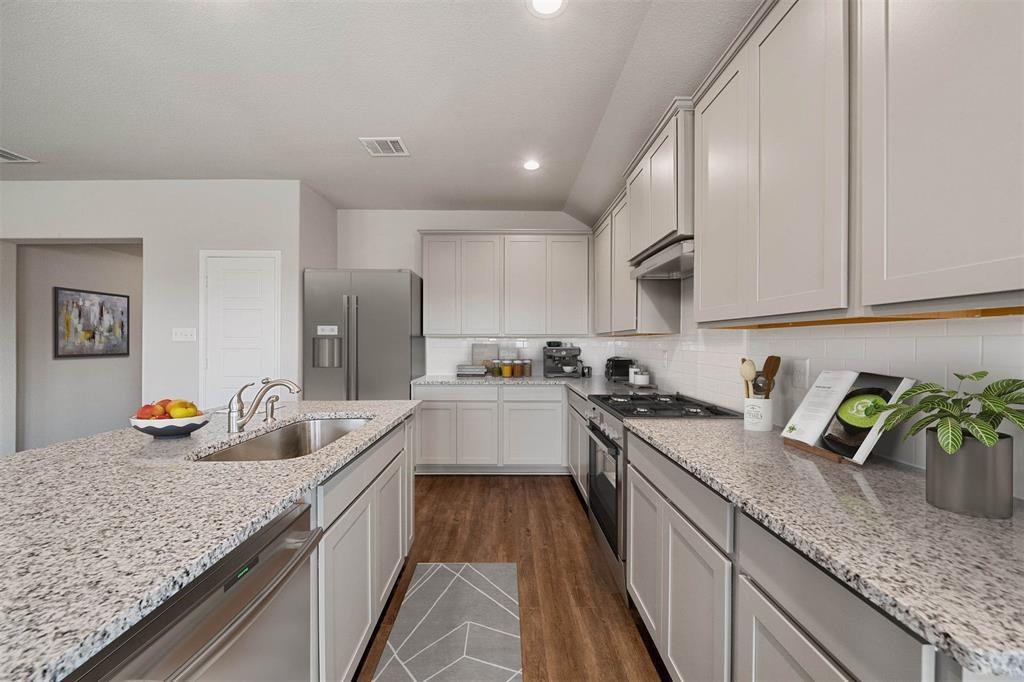 2131 Sanders Brook Drive, Baytown, Texas image 8