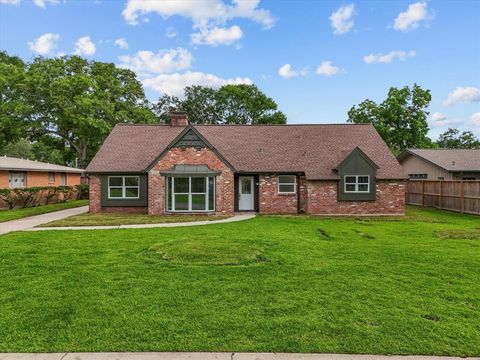 110 Harborcrest Drive Taylor Lake Village TX 77586