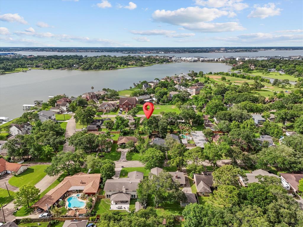 110 Harborcrest Drive, Taylor Lake Village, Texas image 7