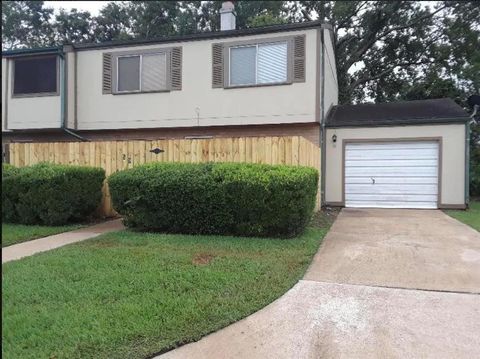 Photo of 5915 Fairmeadow Drive, Beaumont, TX 77707 (MLS # 69599852)