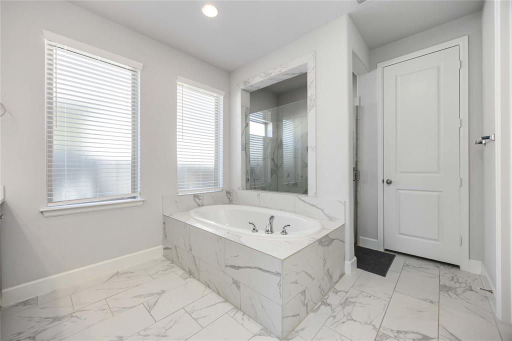 15711 Autumn Sun Court, Conroe, Texas image 15