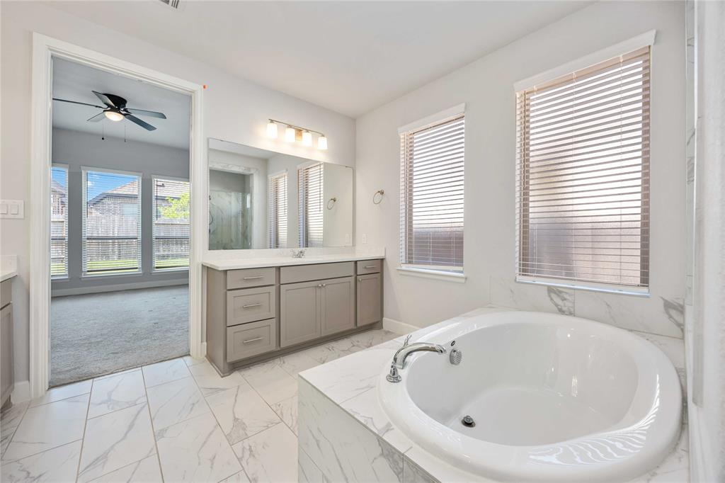 15711 Autumn Sun Court, Conroe, Texas image 17