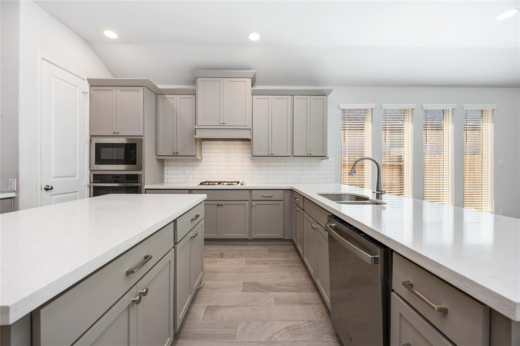 15711 Autumn Sun Court, Conroe, Texas image 7