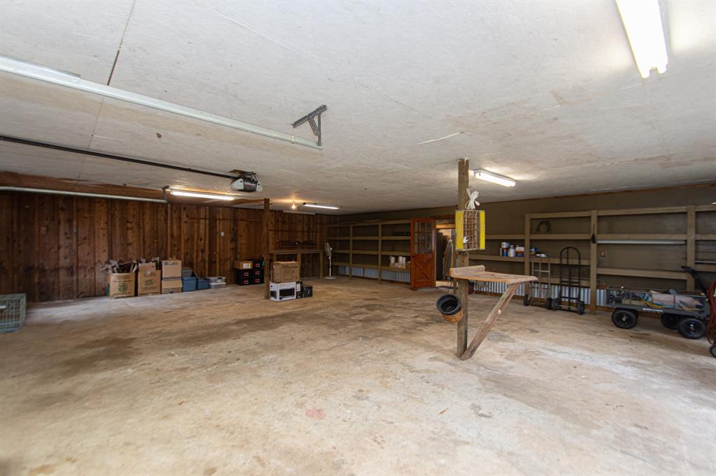 10734 Cr-31, Angleton, Texas image 33