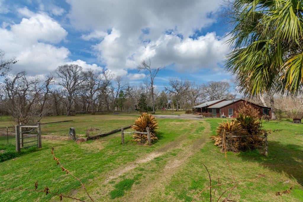 10734 Cr-31, Angleton, Texas image 42