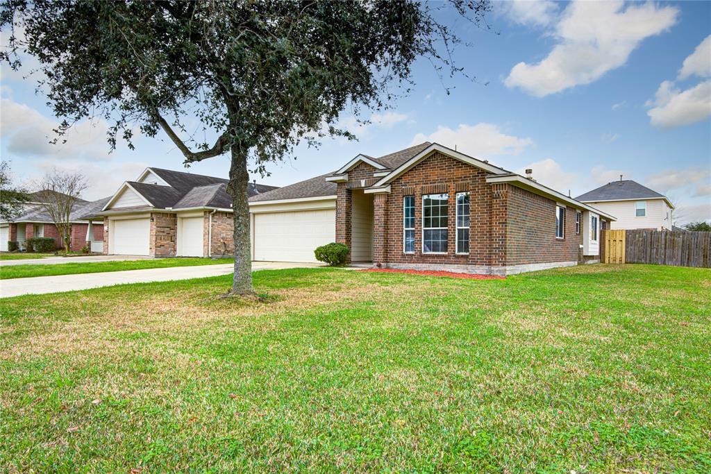 852 Grassy Knoll Trail, La Marque, Texas image 1
