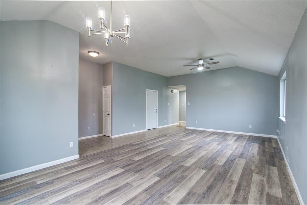852 Grassy Knoll Trail, La Marque, Texas image 7