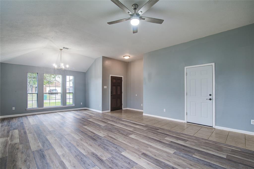 852 Grassy Knoll Trail, La Marque, Texas image 4