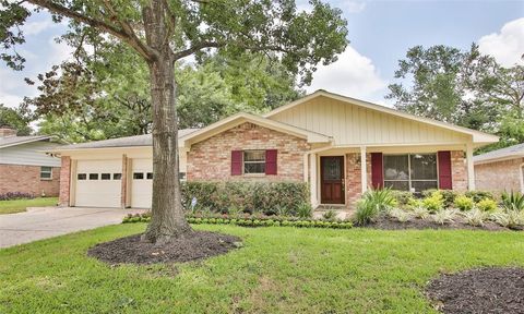 Single Family Residence in Houston TX 8918 Arbor Wood Drive.jpg