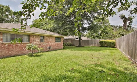 Single Family Residence in Houston TX 8918 Arbor Wood Drive 38.jpg